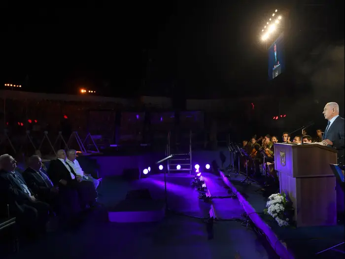 ראש הממשלה בנימין נתניהו בעצרת לציון יובל למלחמת ששת הימים בלטרו (לשכת העיתונות הממשלתית , חיים צח) ראש הממשלה בנימין נתניהו בעצרת לציון יובל למלחמת ששת הימים בלטרו (לשכת העיתונות הממשלתית , חיים צח)