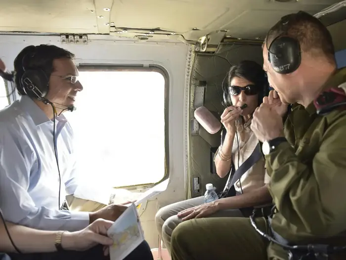 השגרירה היילי, השגריר דנון וסגן הרמטכ"ל אלוף אביב כוכבי 8 ביוני 2017 (מערכת וואלה! NEWS , שלומי אמסלם.) השגרירה היילי, השגריר דנון וסגן הרמטכ"ל אלוף אביב כוכבי 8 ביוני 2017 (מערכת וואלה! NEWS , שלומי אמסלם.)