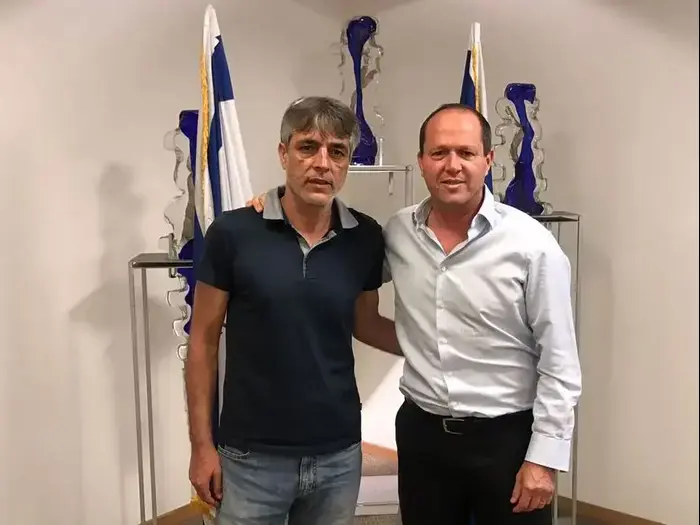 ראש עיריית ירושלים ניר ברקת עם מחזיק זכויות הניהול אלי אוחנה (יח"צ , עיריית ירושלים) ראש עיריית ירושלים ניר ברקת עם מחזיק זכויות הניהול אלי אוחנה (יח"צ , עיריית ירושלים)