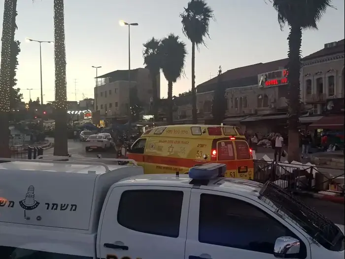 זירת פיגוע דקירה וירי בשער שכם שבירושלים. 16 ביוני 2017 (מערכת וואלה! NEWS , תיעוד מבצעי מד"א)
