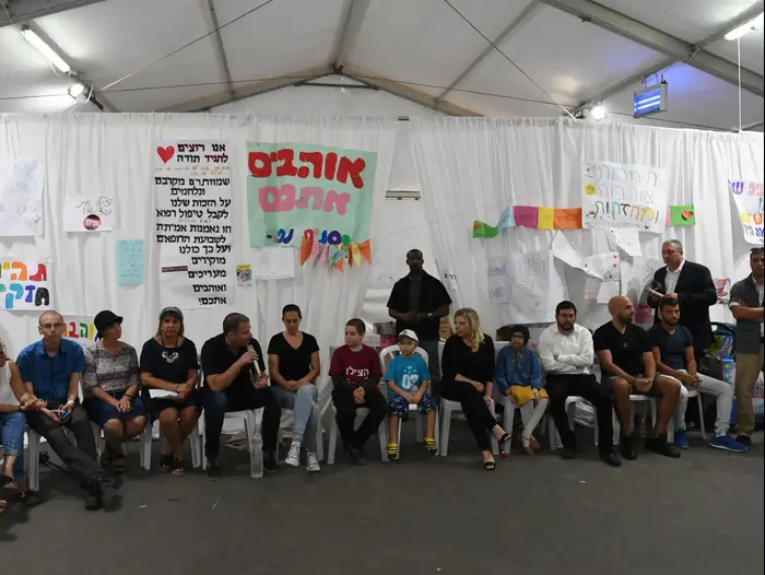 שרה נתניהו מבקרת באוהל שדה של ילדי חולי סרטן בגן סאקר, ירושלים 19 ביוני 2017 (לשכת העיתונות הממשלתית , חיים צח)