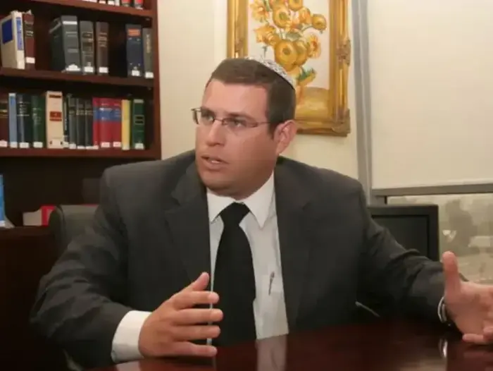 הקלטה: כך הונה עורך הדין עמיקם הדר את לקוחותיו (מערכת וואלה! NEWS) הקלטה: כך הונה עורך הדין עמיקם הדר את לקוחותיו (מערכת וואלה! NEWS)