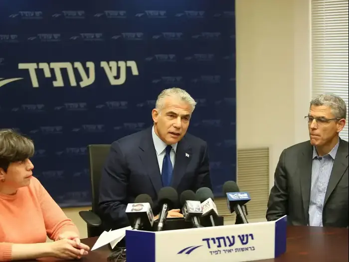 יו"ר יש עתיד, יאיר לפיד בישיבת הסיעה היום 26 ביוני 2017 (נועם מושקוביץ) יו"ר יש עתיד, יאיר לפיד בישיבת הסיעה היום 26 ביוני 2017 (נועם מושקוביץ)