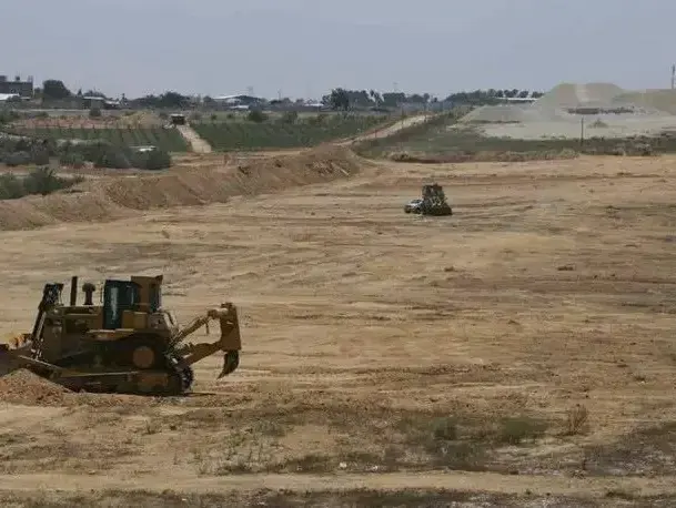 עבודות של חמאס להקמת אזור חיץ בין רצועת עזה לגבול מצרים, 28 ביוני 2017 (צילום מסך , טוויטר) עבודות של חמאס להקמת אזור חיץ בין רצועת עזה לגבול מצרים, 28 ביוני 2017 (צילום מסך , טוויטר)