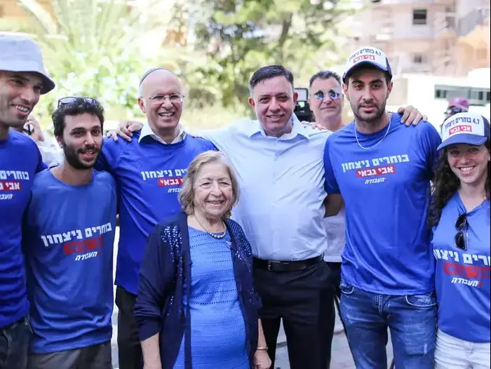 אבי גבאי מצביע בירושלים 4 ביוני 2017 (נועם מושקוביץ) אבי גבאי מצביע בירושלים 4 ביוני 2017 (נועם מושקוביץ)
