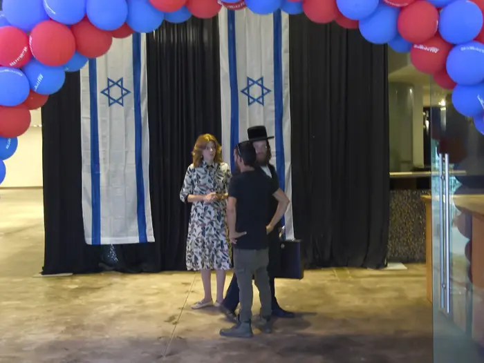 אולמי אושן בגני התערוכה בערב לקראת ההכרזה על יו"ר העבודה החדש 10 ביולי 2017 (ברני ארדוב) אולמי אושן בגני התערוכה בערב לקראת ההכרזה על יו"ר העבודה החדש 10 ביולי 2017 (ברני ארדוב)
