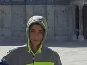 אחד המחבלים שנורו בקרב יריות בהר הבית לאחר פיגוע בשער האריות, 14 ביולי 2017 (צילום מסך) אחד המחבלים שנורו בקרב יריות בהר הבית לאחר פיגוע בשער האריות, 14 ביולי 2017 (צילום מסך)