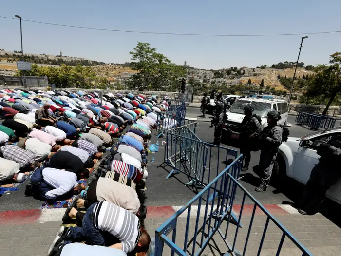 הערכות כוחות הביטחון בעיר העתיקה לאחר הפיגוע בירושלים (רויטרס) הערכות כוחות הביטחון בעיר העתיקה לאחר הפיגוע בירושלים (רויטרס)