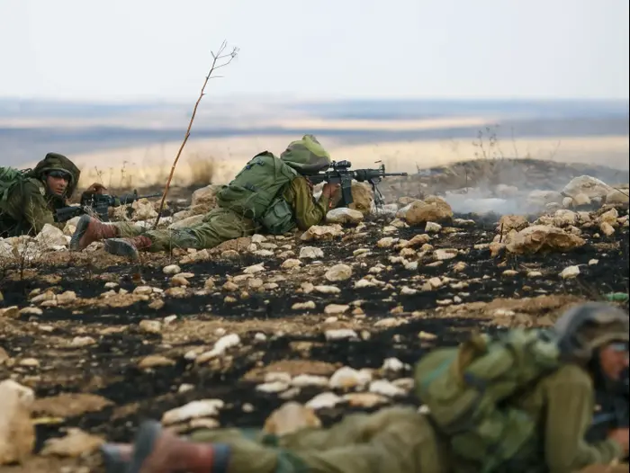 בסיס האימונים של חטיבת הצנחנים, שנמצא ליד קיבוץ שומריה שבגב יוני 2017 (מערכת וואלה! NEWS , לירון מולדובן) בסיס האימונים של חטיבת הצנחנים, שנמצא ליד קיבוץ שומריה שבגב יוני 2017 (מערכת וואלה! NEWS , לירון מולדובן)