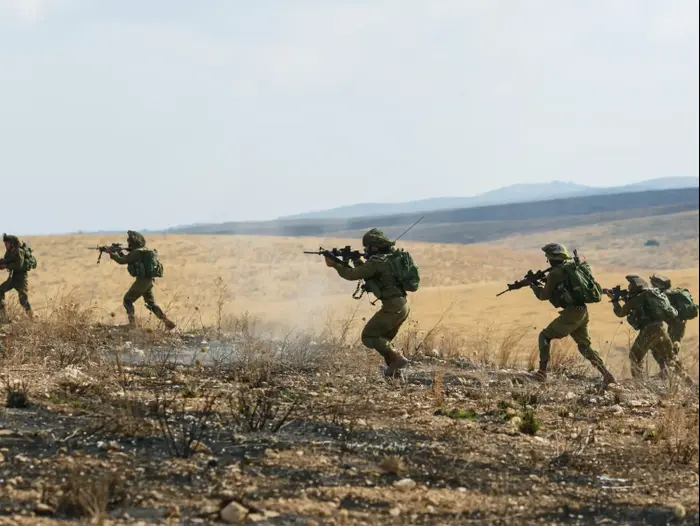 בסיס האימונים של חטיבת הצנחנים, שנמצא ליד קיבוץ שומריה שבגב יוני 2017 (מערכת וואלה! NEWS , לירון מולדובן) בסיס האימונים של חטיבת הצנחנים, שנמצא ליד קיבוץ שומריה שבגב יוני 2017 (מערכת וואלה! NEWS , לירון מולדובן)