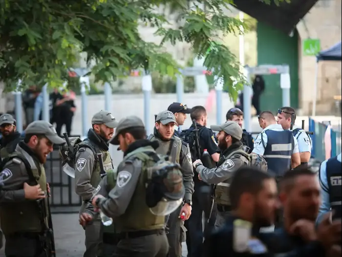 כוחות משטרה ומג"ב בשער האריות בעיר העתיקה בירושלים, 21 ביולי 2017 (מערכת וואלה! NEWS , נועם מושקוביץ) כוחות משטרה ומג"ב בשער האריות בעיר העתיקה בירושלים, 21 ביולי 2017 (מערכת וואלה! NEWS , נועם מושקוביץ)
