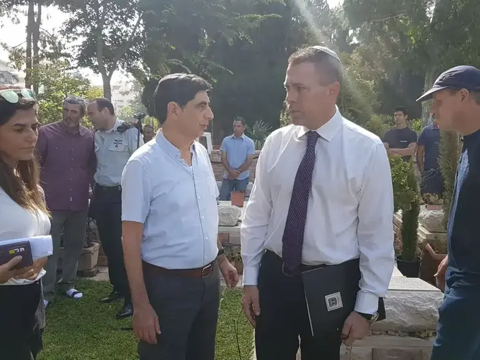 אזכרה במלאת שלוש שנים לנפילתו של הדר גולדין, יולי 2017 (מערכת וואלה! NEWS , אור רביד באמצעות וואווי) אזכרה במלאת שלוש שנים לנפילתו של הדר גולדין, יולי 2017 (מערכת וואלה! NEWS , אור רביד באמצעות וואווי)