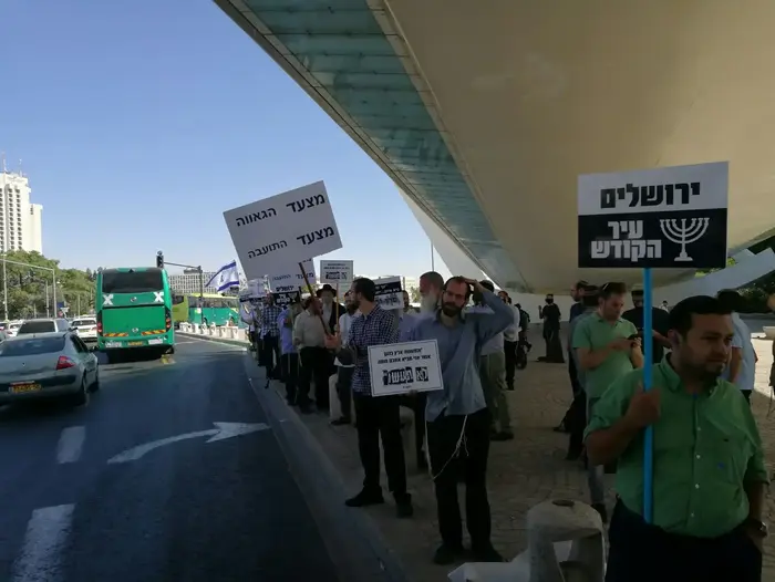 הפגנת חרדים נגד מצעד הגאווה בירושלים 3 באוגוסט 2017 (מערכת וואלה! NEWS , יקי אדמקר) הפגנת חרדים נגד מצעד הגאווה בירושלים 3 באוגוסט 2017 (מערכת וואלה! NEWS , יקי אדמקר)
