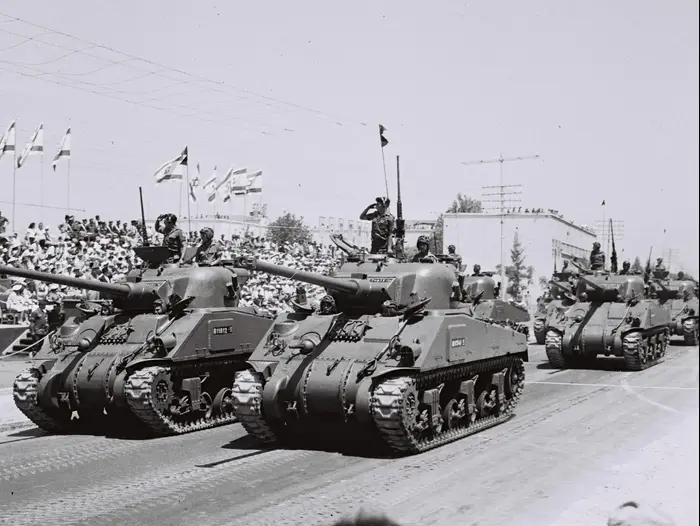 מצעד צה"ל ביום העצמאות 1959 (מערכת וואלה! NEWS , ארכיון לע"מ)