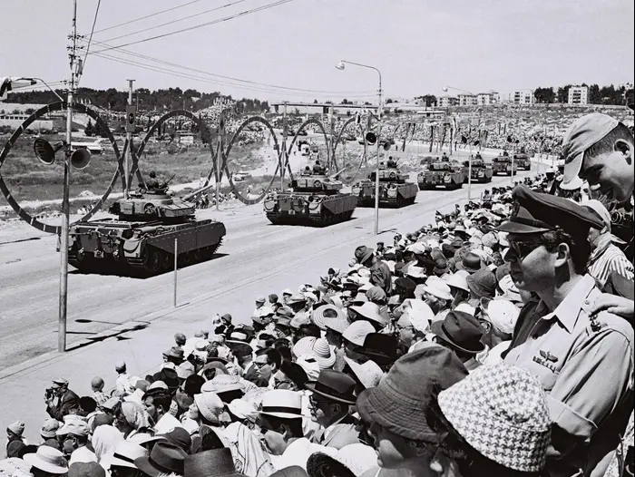 מצעד צה"ל ביום העצמאות 1962 (מערכת וואלה! NEWS , ארכיון לע"מ)