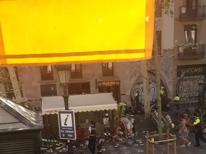 חשש לפיגוע דריסה בכיכר קטלוניה בברצלונה, ספרד, 17 באוגוסט 2017 (מערכת וואלה! NEWS , ללא קרדיט) חשש לפיגוע דריסה בכיכר קטלוניה בברצלונה, ספרד, 17 באוגוסט 2017 (מערכת וואלה! NEWS , ללא קרדיט)