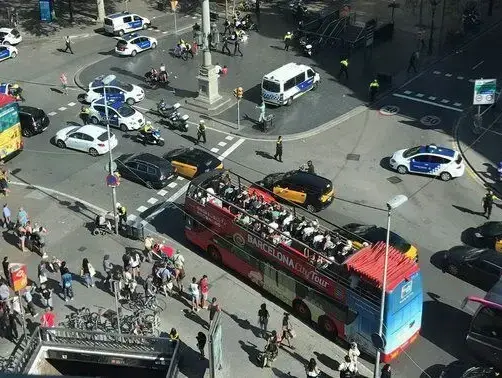 חשש לפיגוע דריסה בכיכר קטלוניה בברצלונה, ספרד, 17 באוגוסט 2017 (מערכת וואלה! NEWS , ללא קרדיט) חשש לפיגוע דריסה בכיכר קטלוניה בברצלונה, ספרד, 17 באוגוסט 2017 (מערכת וואלה! NEWS , ללא קרדיט)