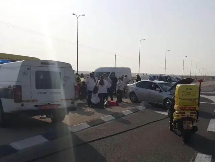 תאונת דרכים בכביש 25 שבנגב 3.9.2017 (מד"א , תיעוד מבצעי מד"א) תאונת דרכים בכביש 25 שבנגב 3.9.2017 (מד"א , תיעוד מבצעי מד"א)