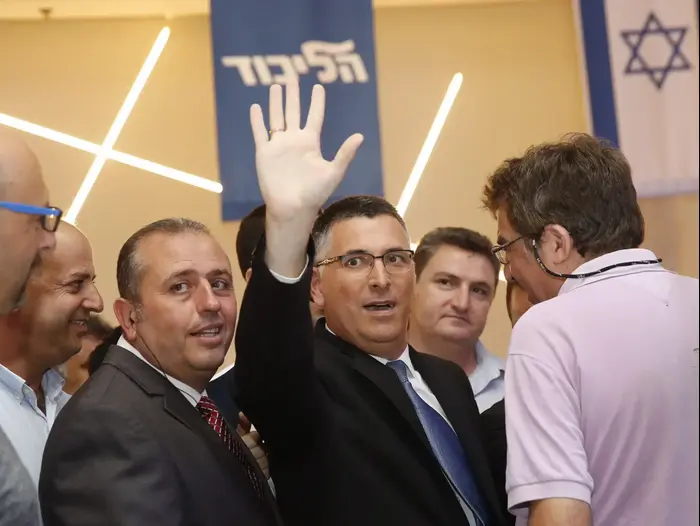 גדעון סער באירוע הרמת כוסית לשנה החדשה (מערכת וואלה! NEWS , מגד גוזני) גדעון סער באירוע הרמת כוסית לשנה החדשה (מערכת וואלה! NEWS , מגד גוזני)