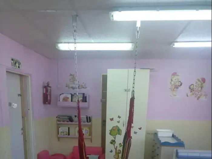 ערסל בגן ילדים בירושלים שפעוטה בת שלוש נחנקה במשחק בתוכו, 11 בספטמבר 2017 (מערכת וואלה! NEWS , דוברות המשטרה) ערסל בגן ילדים בירושלים שפעוטה בת שלוש נחנקה במשחק בתוכו, 11 בספטמבר 2017 (מערכת וואלה! NEWS , דוברות המשטרה)