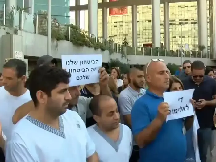 תיעוד: חמישה גברים הכו מאבטחים בחדר המיון של ביה"ח; המשטרה מחפשת אחר העבריינים (אתר רשמי) תיעוד: חמישה גברים הכו מאבטחים בחדר המיון של ביה"ח; המשטרה מחפשת אחר העבריינים (אתר רשמי)
