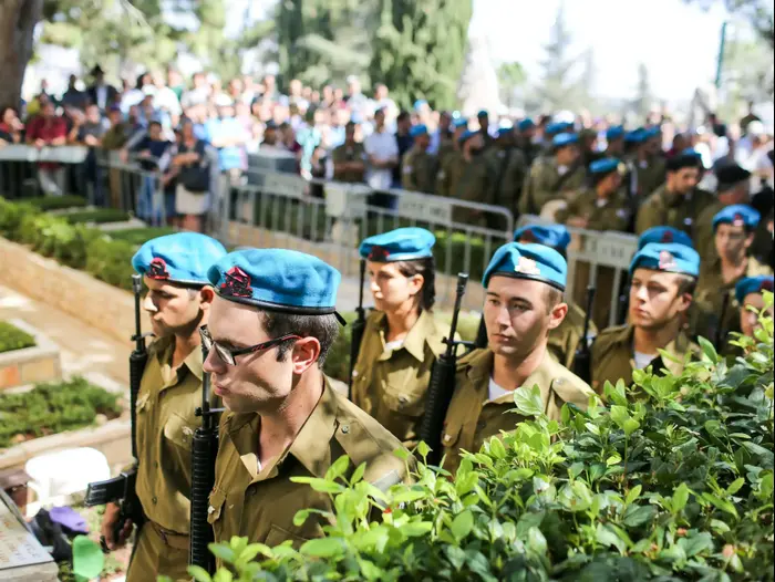 הלווית החייל אבשלום יצחק ערמוני שנהרג בתאונה ברמת הגולן שלשום, הר הרצל, ירושלים 28.9.17 (מערכת וואלה! NEWS , נועם מושקוביץ') הלווית החייל אבשלום יצחק ערמוני שנהרג בתאונה ברמת הגולן שלשום, הר הרצל, ירושלים 28.9.17 (מערכת וואלה! NEWS , נועם מושקוביץ')