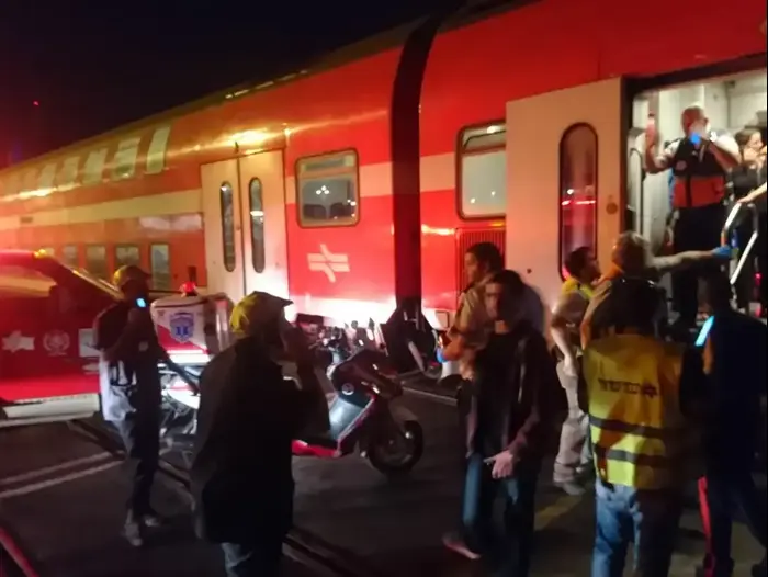 רכב הסעות התנגש ברכבת בלוד 17 באוקטובר 2017 (איחוד הצלה) רכב הסעות התנגש ברכבת בלוד 17 באוקטובר 2017 (איחוד הצלה)