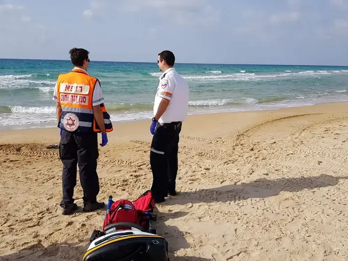 טביעה בחוף מגדים, 20 באוקטובר 2017 (מד"א , דוברות מד"א כרמל) טביעה בחוף מגדים, 20 באוקטובר 2017 (מד"א , דוברות מד"א כרמל)