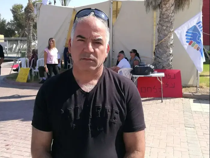 אהרון קריאף, עובד במפעל נגב קרמיקה 25 באוקטובר 2017 (שי מכלוף) אהרון קריאף, עובד במפעל נגב קרמיקה 25 באוקטובר 2017 (שי מכלוף)