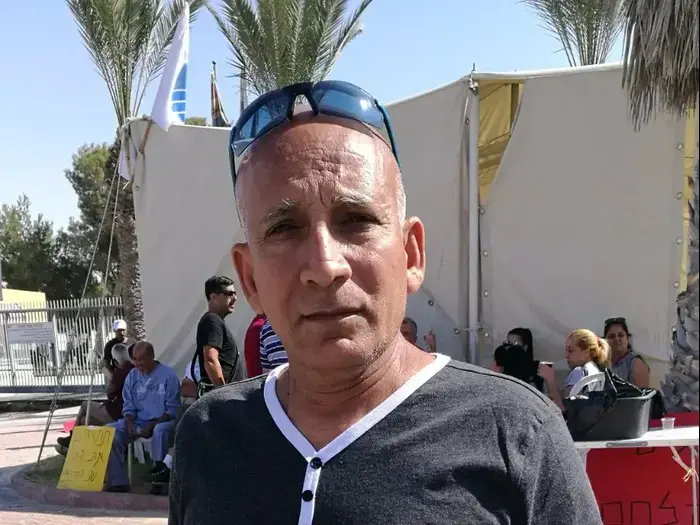 משה סולומון, עובד במפעל נגב קרמיקה 25 באוקטובר 2017 (שי מכלוף) משה סולומון, עובד במפעל נגב קרמיקה 25 באוקטובר 2017 (שי מכלוף)