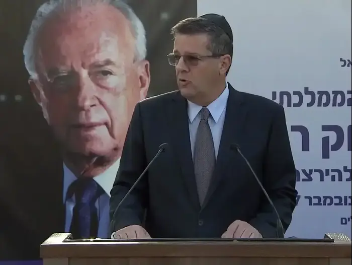 יובל רבין בטקס ממלכתי ליצחק רבין 1 בנובמבר 2017 (מערכת וואלה! NEWS , צילום מסך) יובל רבין בטקס ממלכתי ליצחק רבין 1 בנובמבר 2017 (מערכת וואלה! NEWS , צילום מסך)