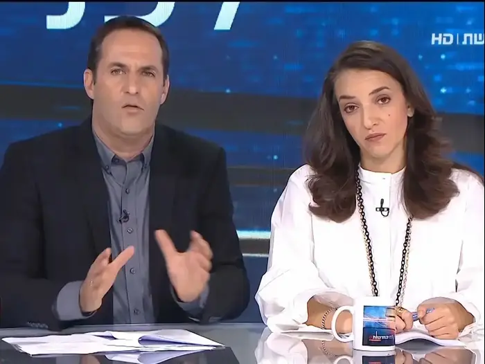 יום השידורים הראשון של קשת ורשת, לוסי אהריש, אודי סגל (צילום מסך) יום השידורים הראשון של קשת ורשת, לוסי אהריש, אודי סגל (צילום מסך)