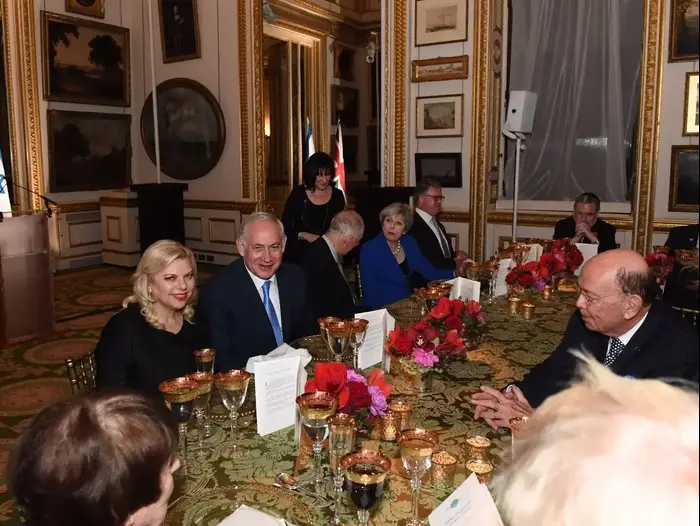 ראש הממשלה בנימין נתניהו ושרה נתניהו בארוחת ערב לכבוד 100 שנים להצהרת בלפור בלונדון, אנגליה 2 בנובמבר 2017 (מערכת וואלה! NEWS , קובי גדעון, לע?מ) ראש הממשלה בנימין נתניהו ושרה נתניהו בארוחת ערב לכבוד 100 שנים להצהרת בלפור בלונדון, אנגליה 2 בנובמבר 2017 (מערכת וואלה! NEWS , קובי גדעון, לע?מ)
