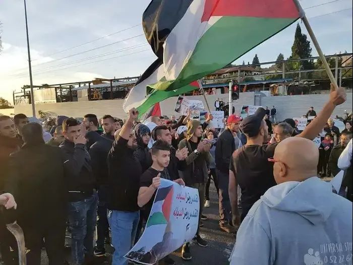 עימותים בעקבות החלטת טראמפ על הכרזת ירושלים כעיר הבירה של ישראל, ואדי ערה, 9 בדצמבר 2017 (צילום מסך , טוויטר) עימותים בעקבות החלטת טראמפ על הכרזת ירושלים כעיר הבירה של ישראל, ואדי ערה, 9 בדצמבר 2017 (צילום מסך , טוויטר)