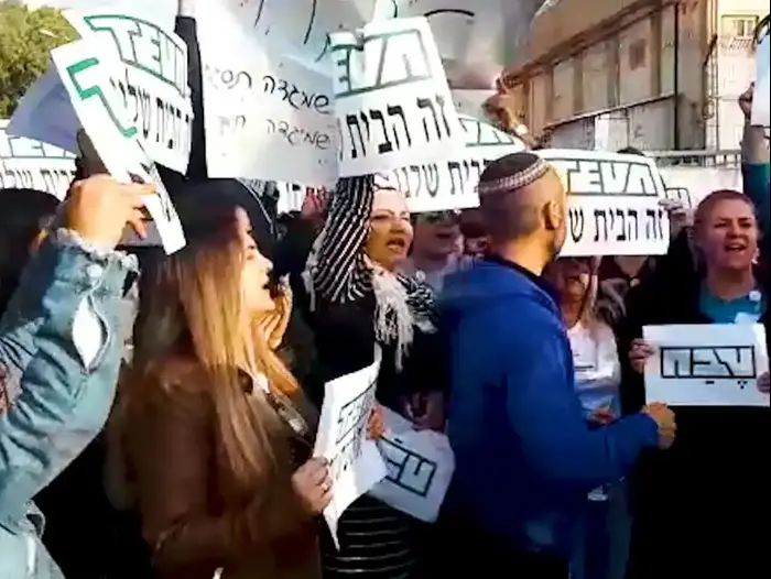 עובדי מפעל טבע טק בנאות חובב הכריזו על יציאה למלחמה נגד מהלך הפיטורים המתוכנן (בני בן סימון ) עובדי מפעל טבע טק בנאות חובב הכריזו על יציאה למלחמה נגד מהלך הפיטורים המתוכנן (בני בן סימון )