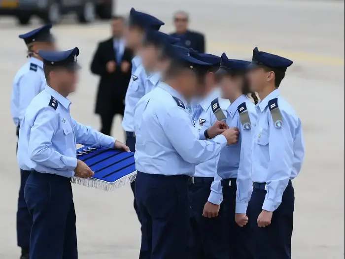 מסדר כנפיים, סיום קורס טיס 175, בסיס חצרים 27 בדצמבר 2017 (מערכת וואלה! NEWS , לירן מולדובן) מסדר כנפיים, סיום קורס טיס 175, בסיס חצרים 27 בדצמבר 2017 (מערכת וואלה! NEWS , לירן מולדובן)