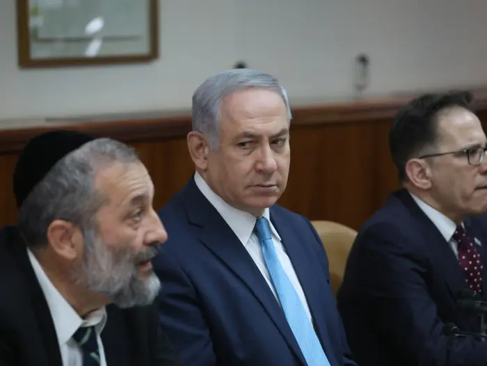 בנימין נתניהו, ישיבת ממשלה, 3 בינואר 2018 (מערכת וואלה! NEWS , אוהד צויגנברג, ידיעות אחרונות) בנימין נתניהו, ישיבת ממשלה, 3 בינואר 2018 (מערכת וואלה! NEWS , אוהד צויגנברג, ידיעות אחרונות)