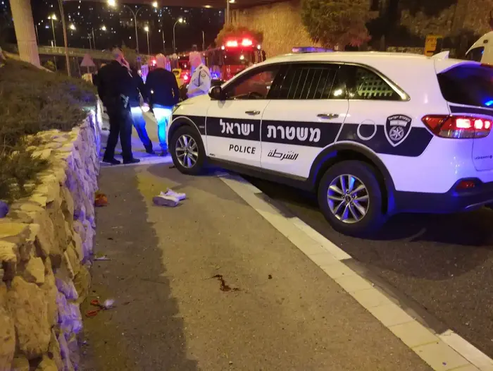 זירת תאונת הדרכים לאחר מרדף משטרתי בדרך נחל הגיבורים, חיפה, 13 בינואר 2018 (מערכת וואלה! NEWS , טל הרוש, רדיו חיפה) זירת תאונת הדרכים לאחר מרדף משטרתי בדרך נחל הגיבורים, חיפה, 13 בינואר 2018 (מערכת וואלה! NEWS , טל הרוש, רדיו חיפה)