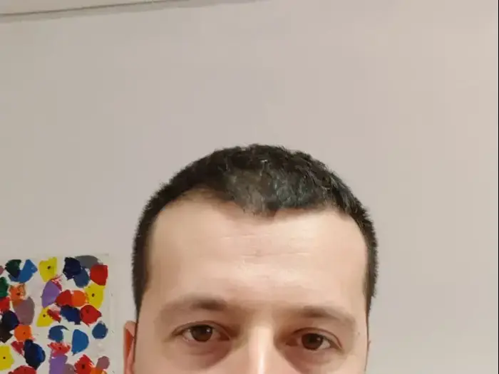 מיכאל רזניק, אחד הדיירים שפונו מהבניין המזוהם ברמת גן, 15 בינואר 2018 (מערכת וואלה! NEWS , באדיבות המצולם) מיכאל רזניק, אחד הדיירים שפונו מהבניין המזוהם ברמת גן, 15 בינואר 2018 (מערכת וואלה! NEWS , באדיבות המצולם)