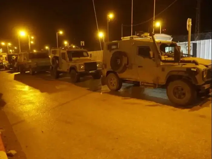 צה"ל מהחטיבה המרחבית "מנשה", שב"כ ומשטרת ישראל במבצע לאיתור חשודים בביצוע פיגוע הירי סמוך לחוות גלעד ב9 בינואר, בו נרצח הרב רזיאל שבח ז"ל' 18 בינואר 2018 (דובר צה"ל) צה"ל מהחטיבה המרחבית "מנשה", שב"כ ומשטרת ישראל במבצע לאיתור חשודים בביצוע פיגוע הירי סמוך לחוות גלעד ב9 בינואר, בו נרצח הרב רזיאל שבח ז"ל' 18 בינואר 2018 (דובר צה"ל)