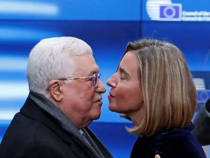 אבו מאזן ופדריקה מוגריני במהלך ביקורו של הראיס בבריסל, בלגיה 22 בינאור 2018 (רויטרס) אבו מאזן ופדריקה מוגריני במהלך ביקורו של הראיס בבריסל, בלגיה 22 בינאור 2018 (רויטרס)