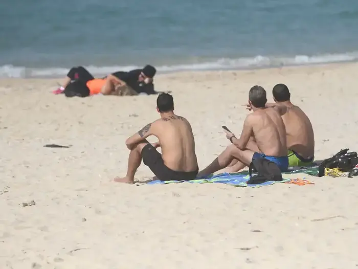 מזג אוויר שמשי בחוף שדות ים, ליד קיסריה. 3 בפברואר 2018 (שלומי גבאי) מזג אוויר שמשי בחוף שדות ים, ליד קיסריה. 3 בפברואר 2018 (שלומי גבאי)