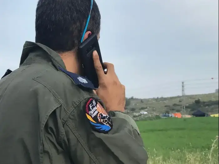קצין חיל האוויר בזירה בה נפל מטוס 10 חיל האוויר בגליל, 10 בפבואר 2018 (מערכת וואלה! NEWS , ללא קרדיט)