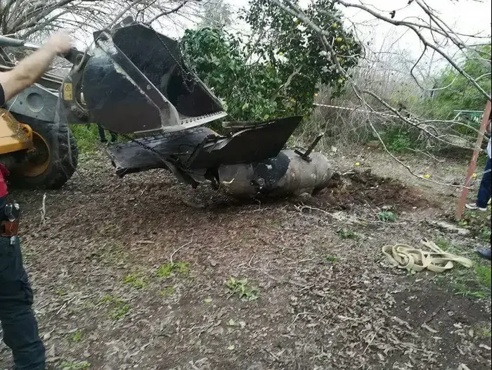 פינוי שבררי המל"ט שיורט הבוקר באלוני אבא (מערכת וואלה! NEWS , עודד רדלי) פינוי שבררי המל"ט שיורט הבוקר באלוני אבא (מערכת וואלה! NEWS , עודד רדלי)