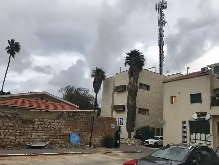 זוג צעיר מהכפר פוריידיס שהגיע ביום שני לסידורים במושבה זכרון יעקב טוען כי הותקף על ידי בריונים, 15 בפברואר 2018 (מערכת וואלה! NEWS , --) זוג צעיר מהכפר פוריידיס שהגיע ביום שני לסידורים במושבה זכרון יעקב טוען כי הותקף על ידי בריונים, 15 בפברואר 2018 (מערכת וואלה! NEWS , --)