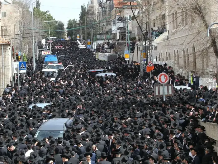 הלוויתו הרב שמואל אוירבך, מנהיג הפלג הירושלמי 25 בפברואר 2018 (מערכת וואלה! NEWS , הלל מאיר/TPS) הלוויתו הרב שמואל אוירבך, מנהיג הפלג הירושלמי 25 בפברואר 2018 (מערכת וואלה! NEWS , הלל מאיר/TPS)
