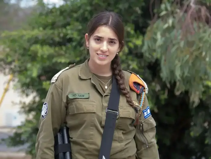 סגן ענבר לוי, חדרי בריחה בפיקוד העורף, 2 במרץ 2018 (דובר צה"ל) סגן ענבר לוי, חדרי בריחה בפיקוד העורף, 2 במרץ 2018 (דובר צה"ל)