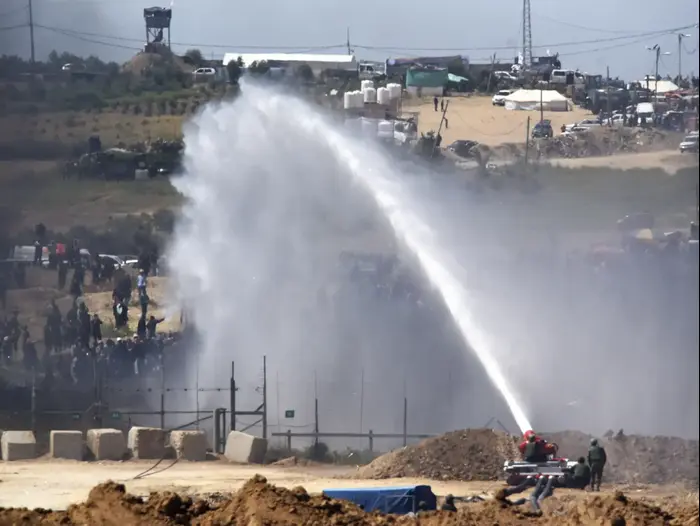 מחאת הצמיגים עימותים גבול רצועת עזה צה"ל זרנוק, 6 באפריל 2018 (ראובן קסטרו) מחאת הצמיגים עימותים גבול רצועת עזה צה"ל זרנוק, 6 באפריל 2018 (ראובן קסטרו)