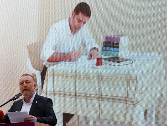 מנהיגה לשעבר של מפלגת HDP הפרו-כורדית סלהאטין דמירטאש (בלבן) מוצג כמועמדה בבחירות לנשיאות טורקיה, מאי 2018 (רויטרס) מנהיגה לשעבר של מפלגת HDP הפרו-כורדית סלהאטין דמירטאש (בלבן) מוצג כמועמדה בבחירות לנשיאות טורקיה, מאי 2018 (רויטרס)
