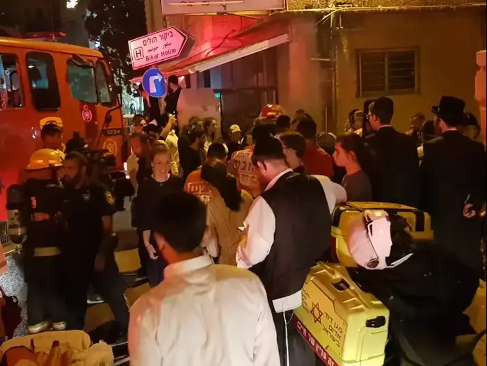 שריפה ברחוב הנביאים בירושלים, 27 ביולי 2018 (מד"א) שריפה ברחוב הנביאים בירושלים, 27 ביולי 2018 (מד"א)